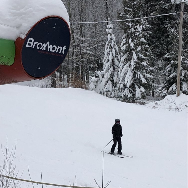 Bromont Belle petite neige intermittente en ce mardi matin 28