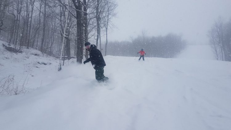 Ski Bromont– vendredi 25 février — une belle poudreuse, accumulation environ 15 cm au sol