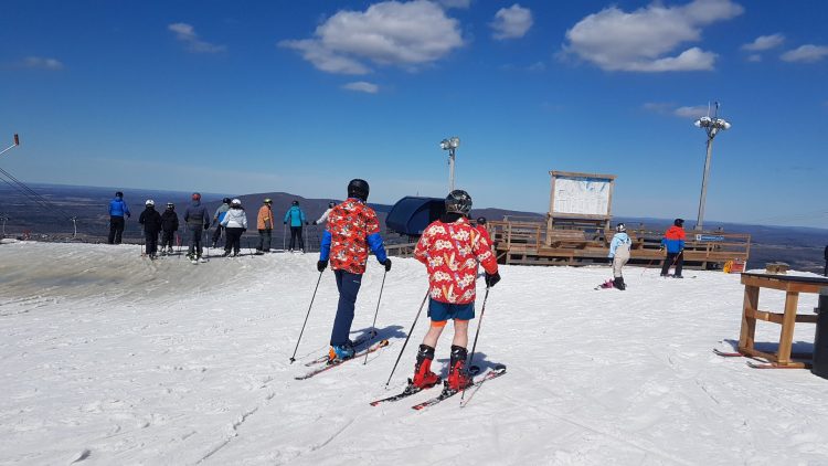 Ski Bromont en ce mardi 5 avril — beau soleil, ski de printemps et gros sel